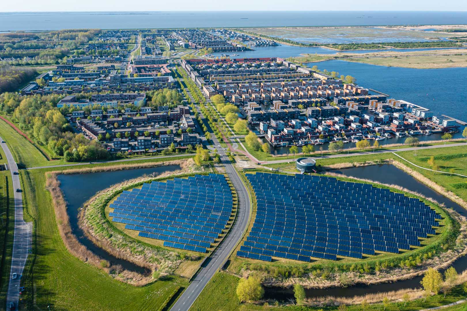 Modern,Sustainable,Neighbourhood,In,Almere,,The,Netherlands.,The,City,Heating